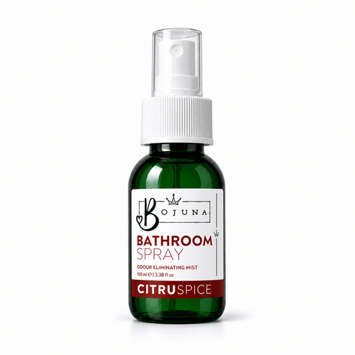 Bojuna Citruspice Bathroom Spray 100 ml, green bottle with white spray pump and russet label on a white background.