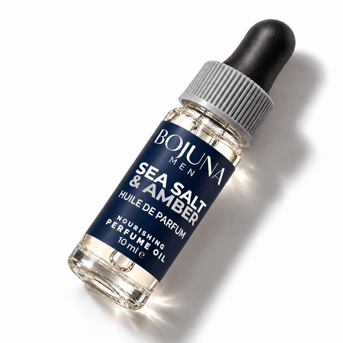 Bojuna Men Sea Salt & Amber nourishing perfume oil 10 ml, lying diagonally on white with a navy label, white first scent line and grey dropper cap.